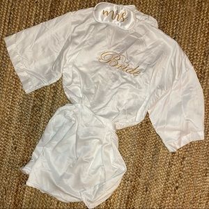 *NWOT* Bridal robe & sleep mask set